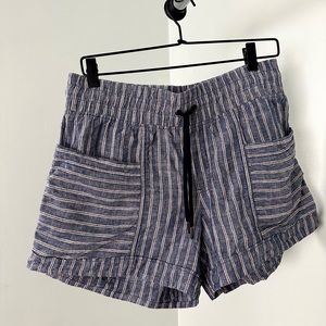 Athleta Women’s Clothing Blue Pinstriped Mid Rise 4” Cabo Shorts Pull On, Blue